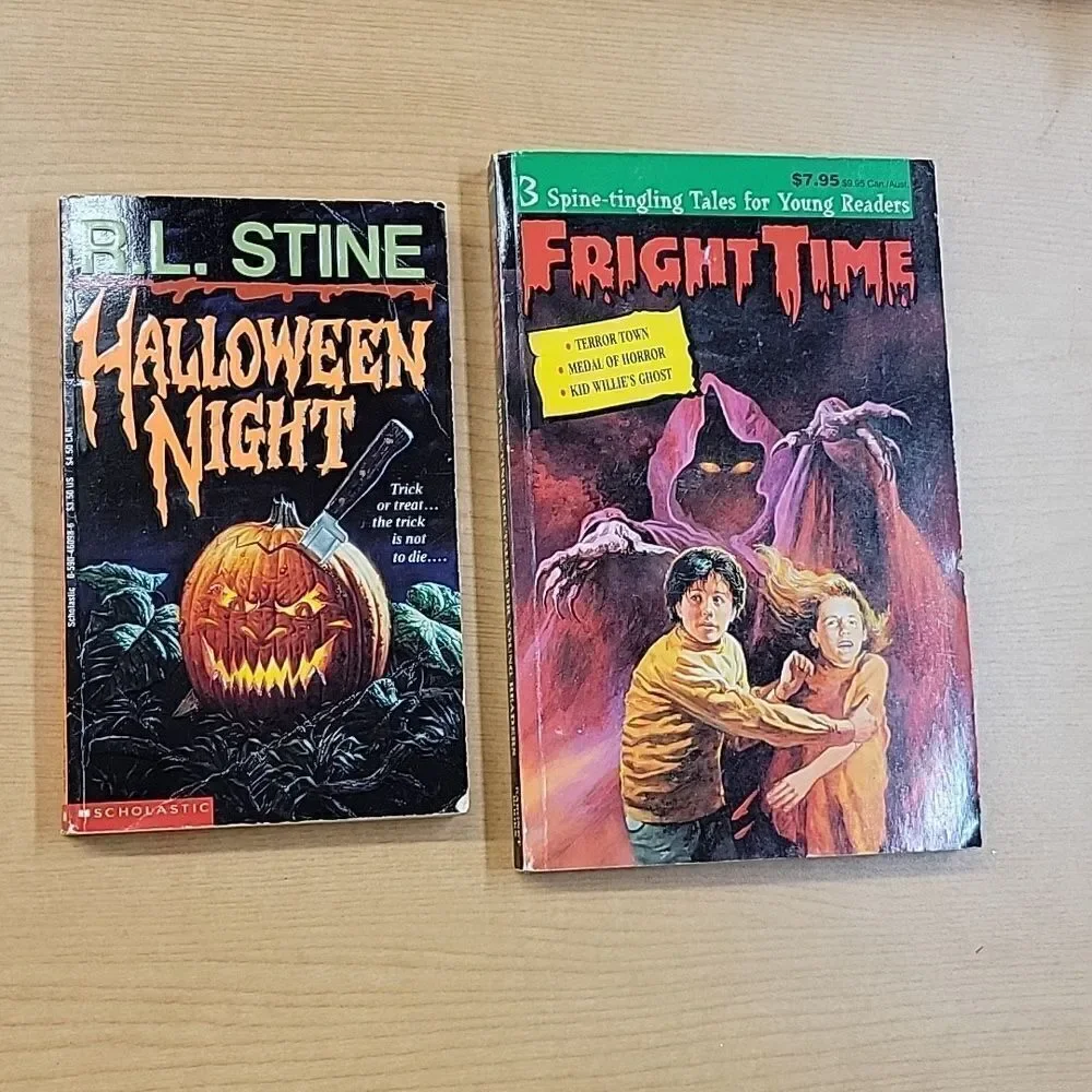 4 Ghost paperbooks 2 hardcover Ghost books‎